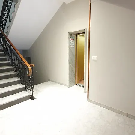 Akita Dimora * Bari